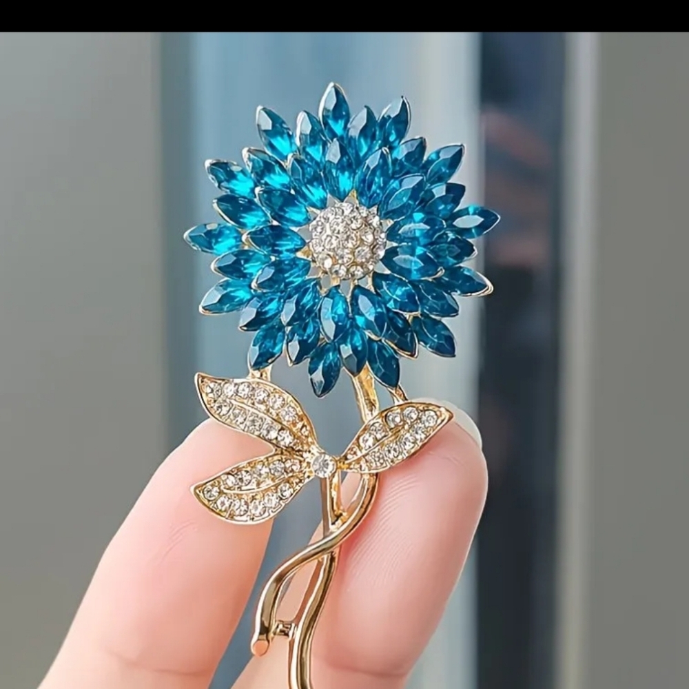 🆕️🌼BLUE FLOWER RHINESTONE BROOCH PIN🌼